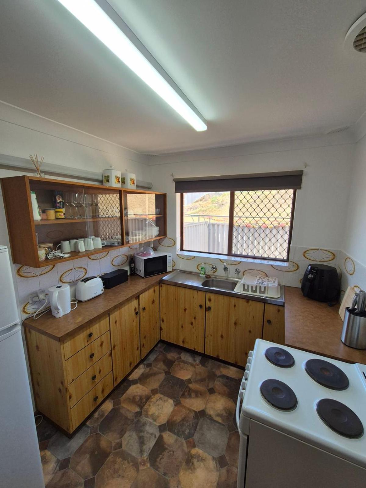 Champion Bay Beach Unit, With Own Carport, Geraldton Eksteriør bilde